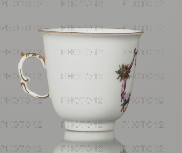 Tall chalice cup, Meissen porcelain (manufactured ca. 1750 by Koenigliche Porzellain Fabrique, Meissen), vessel, height 7 cm, width 7.2 cm