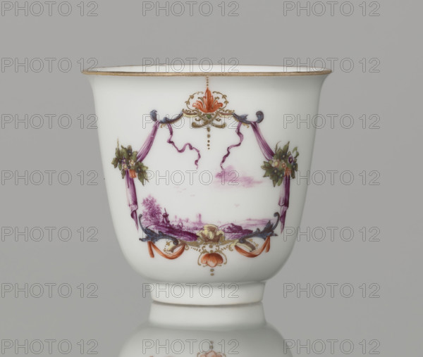 Tall chalice cup, Meissen manufactory (ca. 1750), porcelain vessel, height 7 cm, width 7.2 cm, attributed to Koenigliche Porzellain Fabrique, Meissen (1710–1763).