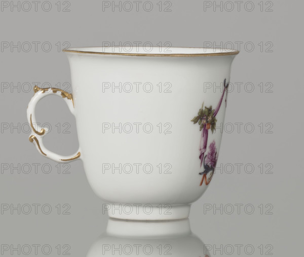 Tall chalice cup, Koenigliche Porzellain Fabrique, Meissen (1710–1763), manufacturer, ca. 1750, Meissen, vessel, height 7 cm, width 7.2 cm