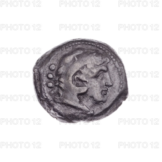 Quarter; obverse: head of Hercules facing right with value mark 'ooo' behind; reverse: ship's prow facing right with inscription 'M' above and value mark 'ooo' below. After 211 BC, Roman Republic (505–27 BC), Rome; coin; diameter 22.5 mm; weight 6.21 g; axis 90 degrees.
