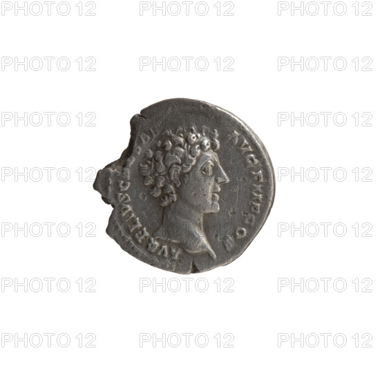 Denarius, ca. 140–144, Rome. Obverse: head of young Marcus Aurelius without a cap to the right; inscription AVRELIVS C AR - AVG PII F COS. Reverse: sacred utensils from the left — knife (secespita), sprinkler (aspergillum), jug (capis), crosier (lituus), and dipper (simpulum); inscription IETAS AV circumferentially. Issuers: Marcus Aurelius (121–180; Roman emperor 161–180; heir to the throne 138–161) and Antoninus Pius (86–161; Roman emperor 138–161). Bronze/silver coin (denarius). Weight 2.75 g; diameter ~18.0–18.5 mm; axis 180°.