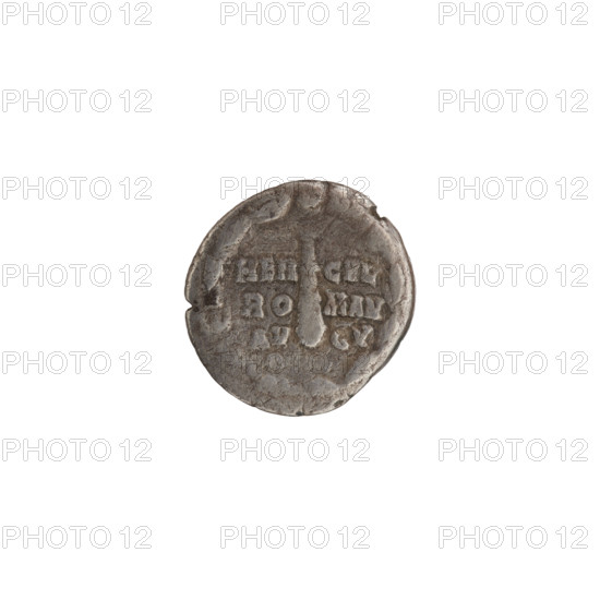 Denarius, Commodus (reigned 177–192). Obverse: head of Commodus in laurel wreath facing right. Reverse: bust in lion skin; club in the middle of the wreath. Attributes/legend: lion skin, wreaths, clubs; inscription HER - CVL / RO - MAN / AV - GV across fields. Date: 191–192 CE. Roman Empire. Rome. Coin; silver. Diameter ~15.0–15.5 mm; weight 2.4 g; axis 180°.