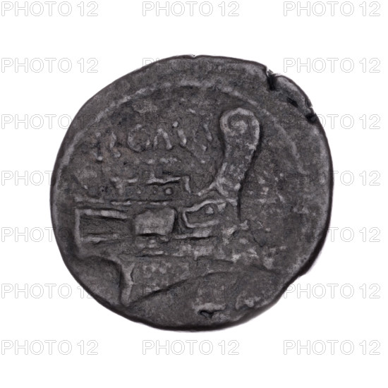 Obv. Head of Roma in an Attic helmet to right; behind her the mark of value o. Pearl border. Rev. Ship's prow to right; above the inscription ROMA; below the value mark o. Continuous border. Attic helmets, head of Roma (iconographic). 215–212 BC. Roman Republic (505–27 BC). Rome. Coin, diameter 21.0 mm, weight 6.07 g, axis 315°. Maker: Sabat, Bronislaw (1871–1953). Ounce, ship's prow (iconographic), ships, helmets, Roma (mythological).