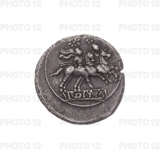 Quinary (coin), publisher; obverse: head of Roma in helmet facing right with value mark V behind; beaded border. Reverse: Dioscuri on horseback galloping right; below in a frame inscription ROMA; continuous border. 211 BC, Roman Republic (505–27 BC); Rome. Coin; diameter 16.9 mm; weight 2.02 g; axis 90°.