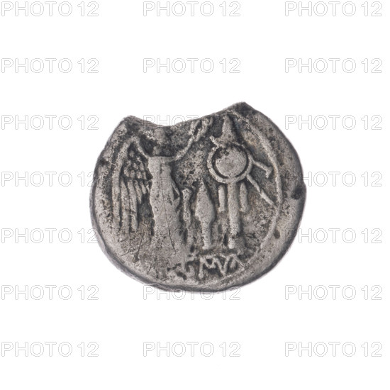 Jupiter (mythology), Victoria (personification), head of Jupiter, trophies, spearheads, crowning Victoria, laurel wreath (attribute). Obv. Head of Jupiter in a laurel wreath at right. Beaded border. Rev. Victoria facing right, crowning a trophy; between Victoria and the trophy, a spearhead; under the line, the inscription OMA. Continuous border. 211–210 BC, Roman Republic (505–27 BC), Apulia; mint. Coin; diameter 17.1 mm; weight 2.24 g; axis 45°. Maker: Sabat, Bronislaw (1871–1953) (publisher: Victoria).