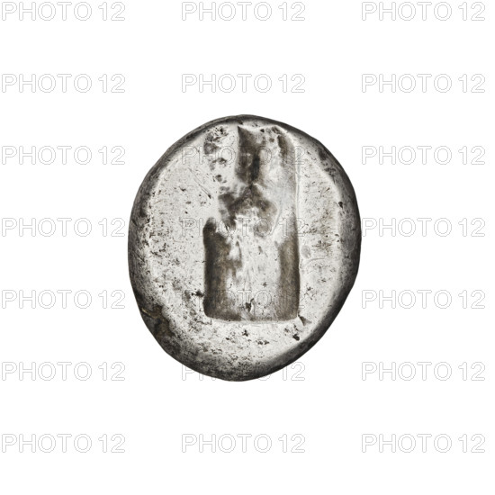 Shekel (5th–4th century BC). Obverse: King Artaxerxes II (404–358 BC) in a long robe, wearing a crown, facing right, kneeling on his right knee, holding a scepter in his right hand and a bow in his left. Reverse: incusum. Persia (place of creation); Achaemenid dynasty (550–330 BC). Coin; diameter 13.5 × 16.0 mm; weight 5.52 g.