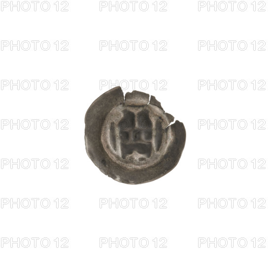 Denarius bracteate, one-sided coin showing a gate (Gate II) topped with three pillars each surmounted by spheres; a cross under the gate vault. Teutonic Knights (Order). Date: ca. 1327/1328–ca. 1337/1338. State of the Teutonic Order (1226–1525). Material: coin (bracteate). Diameter 14.7 mm; weight 0.20 g.