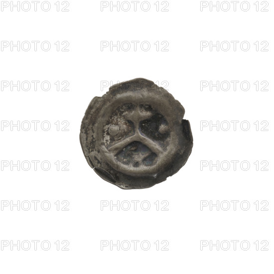 Denarius (bracteate); motif: cross on arcade (iconographic) with cross supported by an arch, below it a six-pointed star; left field: a ball and an unclear symbol; right field: a ball; additional motifs: balls, stars, one-sided coin; issuer: Teutonic Knights (State of the Teutonic Order, 1226–1525); date ca. 1277/1278–ca. 1287/1288; coin (one-sided); diameter 16 mm; weight 0.21 g.