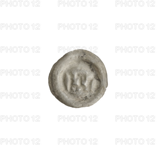 Denarius bracteate, crown II (iconographic) — one-sided coin depicting a crown topped with a lily placed between two elongated, outward-curving arches with two projections on each arch; motifs include crowns and lilies; associated with the Teutonic Knights (Order); ca. 1337/1338–ca. 1345; State of the Teutonic Order (1226–1525); coin (one-sided); diameter 14.4 mm; weight 0.23 g