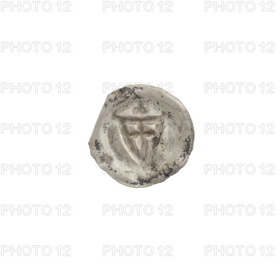 Denarius - bracteate coin depicting a triangular shield with a cross whose arms reach the edge; above the shield is a trefoil-shaped cross. Iconographic elements: shield with a cross, triangular shield, shields, trefoil, one-sided coin. Associated with the Teutonic Knights (Order); dated ca. 1307/1308–ca. 1317/1318, State of the Teutonic Order (1226–1525). Object type: coin (one-sided). Diameter 14.7 mm, weight 0.20 g.