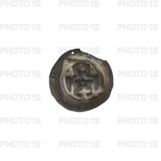 Denarius (bracteate). Design: Gate II (iconographic) — gate topped with three pillars crowned by trefoils; under the arched vault of the gate, an isosceles cross. Motifs: trefoils, isosceles cross. One-sided coin. Issuer: Teutonic Knights (Order), State of the Teutonic Order. Date: ca. 1327/1328–ca. 1337/1338. Medium/format: coin (one-sided). Diameter: 15.3 mm. Weight: 0.20 g.