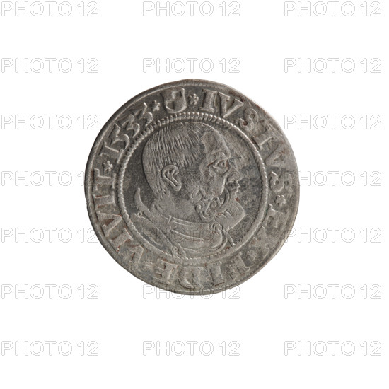 grosz, Wille, Albrecht (fl. 1520-?), publisher; Decjusz, Jost Ludwik (fl. 1528-1535); Straub (Strawb), Heinrich, publisher; Albrecht Hohenzollern (Prince of Prussia; 1490-1568) — iconography: eagles, Hohenzollern (coat of arms), male busts in armour; Aw. Prussian Eagle, on its breast a crowned letter S. Along the rim, between the pearly borders, an inscription beginning with a rosette ALBER*D*G*MAR*BRAN*DVX*PRVSS. Rw. Male bust in armor, profile turned to the right, short hair, beard with sideburns. Along the rim, between the pearly borders, an inscription beginning with the Hohenzollern coat of arms *IVSTVS*EX*FIDE*VIVIT*I533*. 1533. Ducal Prussia (1525–1701), Königsberg. Coin: diameter 22.8 mm, weight 1.86 g, axis 180°.