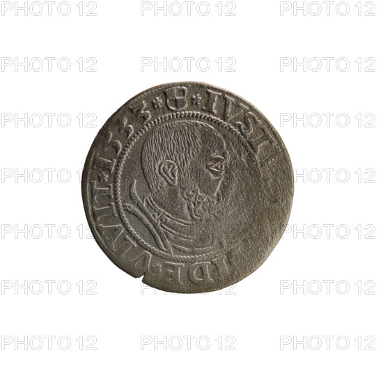 grosz; Straub (Strawb), Heinrich, publisher; Wille, Albrecht (fl. 1520-?), publisher; Decjusz, Jost Ludwik (fl. 1528-1535); eagles; Albrecht Hohenzollern (Prince of Prussia; 1490-1568) - iconography; male busts in armour; Hohenzollern (coat of arms); Aw. Prussian Eagle, on its breast a crowned letter S. Along the rim, between the pearly borders, an inscription beginning with a rosette ALBER*D*G*MAR*BRAN*DVX*PR. Rw. Male bust in armor, profile turned to the right, short hair, beard with sideburns. Along the rim, between the pearly borders, an inscription beginning with the Hohenzollern coat of arms shield *IVSTV, IDE*VIVIT*I533*. Date: 1533. Place: Ducal Prussia (1525-1701), Königsberg. Object: coin; diameter 22.9 mm; weight 1.73 g; axis 270 degrees.