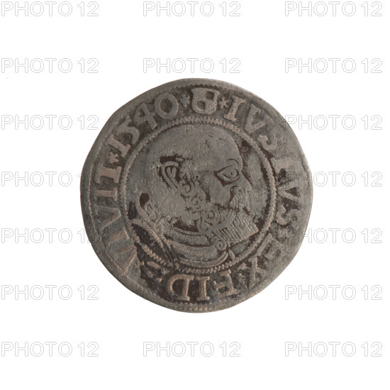 Obverse: Prussian eagle; on its chest a crowned letter S. On the rim between the pearl borders an inscription beginning with a trefoil ALBER*D*G*MAR*BRAN*DVX*PRVSS. Reverse: Male bust in armor, profile turned to the right, short hair, beard with sideburns. On the rim, between the pearl borders, an inscription beginning with the Hohenzollern coat of arms *IVSTVS*EX*FIDE*VIVIT*I540*. Maker/publisher: Grosz, Schilling, Maciej; Decjusz, Jost Ludwik (fl. 1528–1535). Date/place: 1540, Königsberg, Ducal Prussia (1525–1701). Treasure find: Wsola (numism). Iconography: eagles, Hohenzollern coat of arms, trefoils, male busts in armor. Medium/format: coin; diameter 23.7 mm; weight 1.80 g; axis 60°.