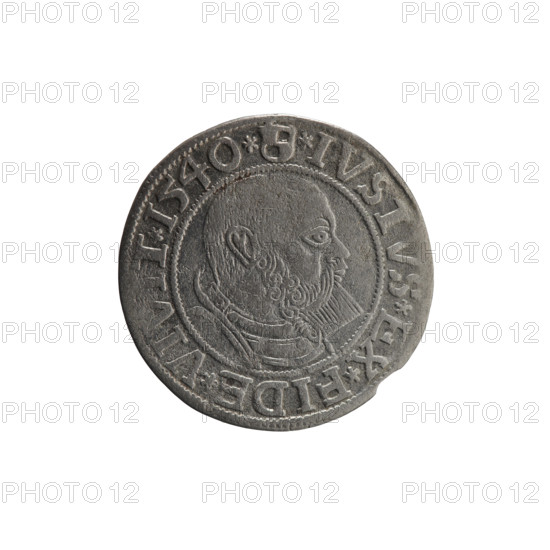Obverse: Aw. Prussian eagle, on its breast a crowned letter S; along the rim between pearly borders an inscription beginning with a trefoil ALBER*D*G*MAR*BRAN*DVX*; male bust in armour, profile right, short hair, beard with sideburns. Reverse: Hohenzollern coat of arms; along the rim between pearly borders an inscription beginning with *IVSTVS*EX*FIDE*VIVIT*I540*. Maker/publisher: grosz; Schilling; Maciej (publisher); Decjusz, Jost Ludwik (fl. 1528–1535); Szymonski, Jan (1887–1954). Date: 1540. Place: Königsberg, Ducal Prussia (1525–1701). Object: coin; diameter 23.8 mm; weight 1.86 g; axis 170°. Icons: eagles; Hohenzollern (coat of arms); male busts in armour.