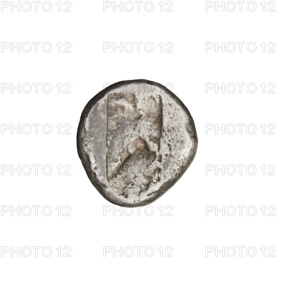 Shekel (V–IV BC). Darius III (king of Persia; 337–330 BC). Obverse: King Darius III in a long robe, wearing a crown, facing right, kneeling on his right knee; he holds a dagger in his right hand, a bow in his left, with a quiver on his back. Reverse: incusum. Persia, Achaemenids (Persian dynasty; 550–330 BC). Coin; diameter 13.0 × 14.0 mm, weight 5.45 g.