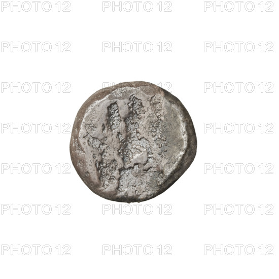 shekel (4th century BC), Darius III (king of Persia; 337–330 BC), bows, daggers, incusum (iconographic), crowns, Persia (place of creation), Achaemenids (Persian dynasty; 550–330 BC), Iran. Obv.: King Darius III in a long robe, wearing a crown, facing right, kneeling on his right knee (fighting). He holds a dagger in his right hand, a bow in the left, a quiver on his back. Rev.: incusum. 4th century BC. Coin. Diameter 12.5 × 15.5 mm; weight 5.40 g.
