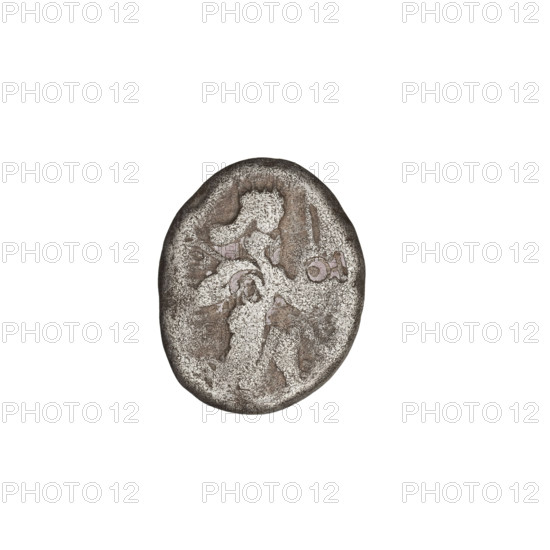 Shekel (Achaemenids, 550–330 BC). Obverse: male figure wearing a crown in a long robe, facing right, kneeling on his right knee (fighting), holding a dagger in his right hand and a bow in his left. Reverse: incusum. V–IV BC. Persia (Iran). Coin; diameter 13.0 × 16.0 mm; weight 5.37 g. Subjects/icons: crowns, bows, daggers.