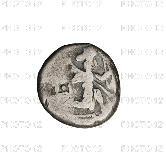 shekel (siglos), Artaxerxes II (404–358 BC), crowns, bows (arms), daggers, incusum, Persia (place of creation), Achaemenids (Persian dynasty; 550–330 aC), Iran. Obv.: King Artaxerxes in a long robe, with a crown on his head, turned to the right, kneels on his right knee (fighting). In his right hand he holds a dagger, in his left a bow, and a quiver on his back; Rev.: incusum; V–IV BC. Coin: diameter 15.0 mm, weight 5.30 g