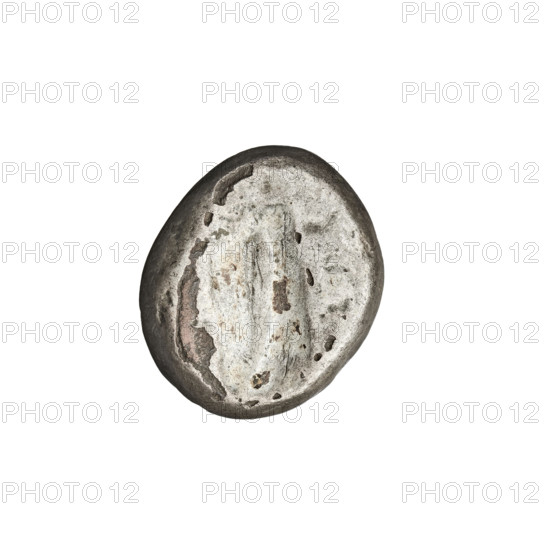 Shekel (5th–4th centuries BC). Artaxerxes II (404–358 BC). Obverse: King Artaxerxes II in a long robe, with a crown, turned to the right, kneeling on his right knee; in his right hand a dagger, in his left a bow, with a quiver on his back. Reverse: incusum. Persian Achaemenid coin. Place of creation: Persia (Iran). Diameter 12.5 × 15.5 mm; weight 4.25 g.