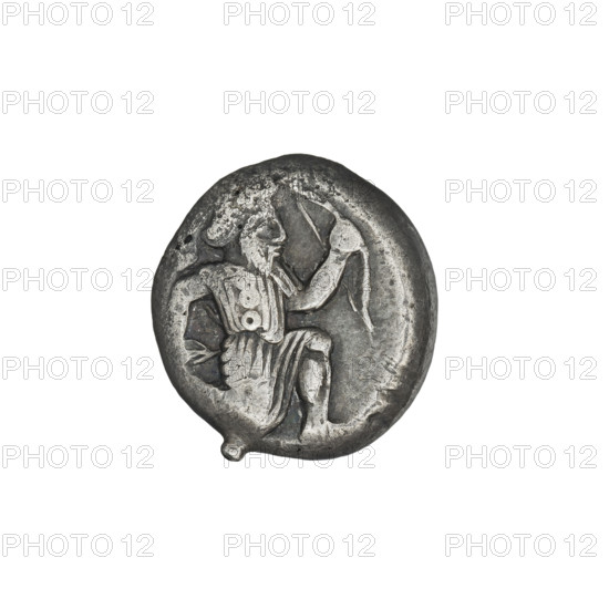 Siglos; Artaxerxes II (404–358 BC); Artaxerxes III (359–338 BC); bows (armed); warriors; incusum (iconographic); crowns; Persia; Persia (place of origin); Achaemenids (Persian dynasty; 550–330 BC); Iran; scepter (iconographic). Obv.: King Darius II in a long robe (candidus), with a crown (cidaris) on his head, facing right, kneeling on his right knee (fighting). He holds a scepter in his right hand and a bow in his left. Rev.: incusum. 404–338 BC; 424–405 BC; Sardis. Coin; diameter 14.0 × 15.5 mm; weight 5.50 g.
