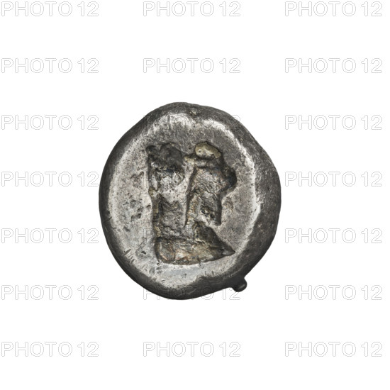 siglos, Artaxerxes II (404-358 BC), Artaxerxes III (359-338 BC), bows (armed), warriors, incusum (iconographic), crowns, Persia, Persia (place of origin), Achaemenids (Persian dynasty; 550-330 aC), Iran, scepter (iconographic), Obv.: King Darius II in a long robe (candidus), with a crown (cidaris) on his head, facing right, kneeling on his right knee (fighting). He holds a scepter in his right hand and a bow in his left. Rev.: incusum, 404-338 BC, 424-405 BC, Sardis, coin, coin: diameter 14.0 x 15.5 mm, weight 5.50 g