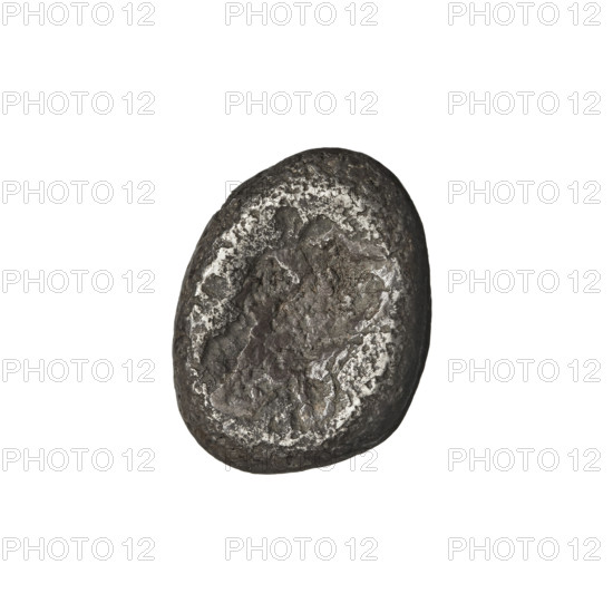 Shekel (circa 485–470 BC). Darius I the Great (king of Persia; 522–486 BC) / Xerxes I (king of Persia; 486–465 BC). Persia, Achaemenid. Obverse: king in a long robe, with a crown on his head, turned to the right, a bow in his right hand, a dagger in his left, a quiver on his back. Reverse: incusum. Coin; diameter 12.5 × 14.5 mm, weight 5.40 g.