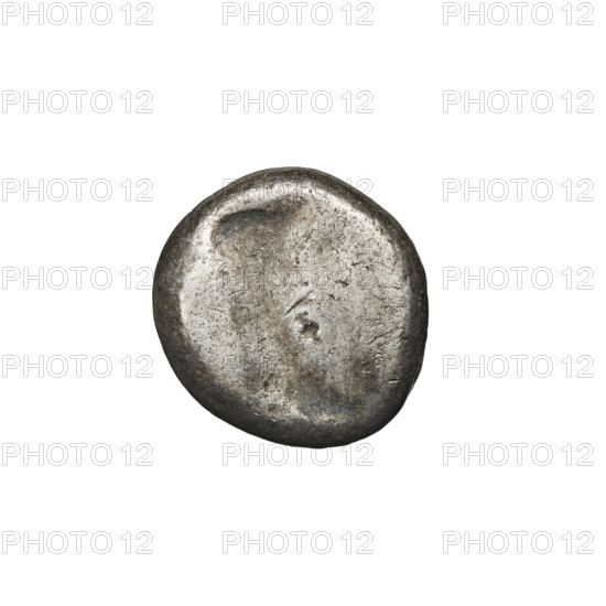 Shekel (Achaemenid, 550–330 BC). Obverse: ruler in a long robe, wearing a crown, turned right, shooting a bow, kneeling on his right knee, mint mark on his chest. Reverse: incusum. 4th century BC, Persia (Iran). Coin: diameter 14.0–14.5 mm, weight 5.40 g.