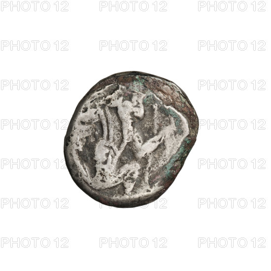 shekel (siglos) - subaerate; Artaxerxes III (359–338 BC), Artaxerxes II (404–358 BC); motifs: bows, crowns, daggers, incusum (iconographic); Persia (place of creation); Achaemenids (Persian dynasty; 550–330 BC); Iran. Obverse: Artaxerxes in a long robe with a crown, turned right, kneeling on his right knee; in his right hand a dagger, in his left a bow. Reverse: incusum; 404–338 BC (for the original). Coin; diameter 3.5 x 15.5 mm; weight 4.40 g.