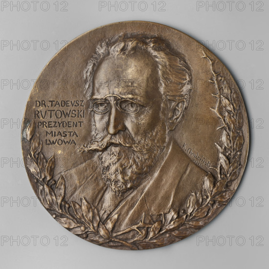 Obv.: Bust of a man 3/4 turned to the left, wearing pince-nez, with a beard and long mustache, a jacket on his shoulders; left side inscription in five lines: 'DR.TADEVSZ/RUTOWSKI/PREZYDENT/MIASTA/LWOWA'; at the bottom, semicircular laurel branches with a thorn woven into the left side; 1916; medallion. Makers: Tadeusz Rutowski; subject: Kazimierz Mieczyslaw Chodzinski (1861–1921).