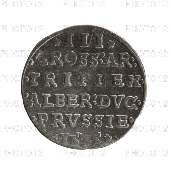 Trojak, Decius, Jost Ludwik (fl. 1528–1535). Albrecht Hohenzollern (Prince of Prussia; 1490–1568) — iconography: male busts in armour, stars. Obverse: male bust in armour in profile turned to the right; short hair, beard with sideburns. Around the rim the inscription *ALBER DG MA, BRAN D, VSSI*; continuous border, floral motifs between the words. Reverse: in a double continuous border an inscription in six lines *III*/.GROSS:AR:/.TRIPLEX./.ALBER:DVC./.PRVSSIE./*I535* (1535). Date: 1535, Königsberg, Ducal Prussia (1525–1701). Object: coin; diameter 22.8 mm; weight 2.57 g; axis 225°.