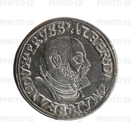 Decius, Jost Ludwik (fl. 1528-1535). Albrecht Hohenzollern (Prince of Prussia; 1490–1568) — iconography: male busts in armour, stars. Obverse: Male bust in armour in profile turned to the right; short hair, beard with sideburns. Inscription around the rim: *ALBER D, MAR BRAN DVX PRVSS*; continuous border, floral motifs between the words. Reverse: In a double continuous border an inscription in six lines: *III*/.GROSS:AR:/.TRIPLEX./.ALBER:DVC./.PRVSSIE./*I535*; dated 1535. Ducal Prussia (1525–1701), Königsberg. Coin; diameter 23.9 mm, weight 2.43 g, axis 200°.