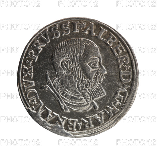 Trojak, Decius, Jost Ludwik (fl. 1528–1535). Albrecht Hohenzollern (Prince of Prussia; 1490–1568) — iconography: male busts in armour, stars. Obverse: male bust in armour in profile facing right; short hair, beard with sideburns. In the rim the inscription ALBER D, G MAR BRAN DVX PRVSSI; continuous border, double line, floral motifs between the words. Reverse: in a double continuous border an inscription in six lines III/.GROSS:AR:/.TRIPLEX./.ALBER:DVC./.PRVSSIE./*I535*; dated 1535. Ducal Prussia (1525–1701), Königsberg. Coin; diameter 23.6 mm, weight 2.67 g, axis 90°.