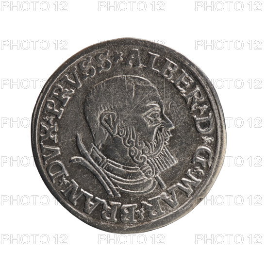trojak, Decjusz, Jost Ludwik (fl. 1528-1535), Szymonski, Jan (1887-1954), Szymonski, Jan (1887-1954) - Albrecht Hohenzollern (Prince of Prussia; 1490-1568) - iconography, male busts in armour, stars. Obv. Male bust in armour in profile turned to the right; short hair, beard with sideburns. In the rim the inscription *ALBER DG MAR BRAN DVX PRVSS*; double continuous border, plant motifs between the words. Rev. In a double continuous border an inscription in six lines *III*/.GROSS:AR:/.TRIPLEX./.ALBER:DVC./.PRVSSIE./*I535*; 1535. Ducal Prussia (1525-1701), Königsberg; coin, diameter 23.2 mm, weight 2.55 g, axis 0 deg.
