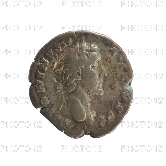 Denarius of Antoninus Pius (86–161; Roman emperor 138–161). Obverse: laureate head of the emperor right, inscription NTONINV AVG PIVS PP. Reverse: the emperor veiled, standing facing left, holding a patera above a tripod in his right hand, left hand at his side; below the line COS IIII; inscription VOTA SOL, N II. Pearl border. Date: 158–159. Rome, Roman Empire (27 BC–476). Coin; weight 3.16 g; axis 180°.