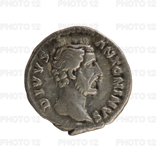 Denarius, posthumous issue for Antoninus Pius (86–161, Roman emperor 138–161) and Marcus Aurelius (121–180, Roman emperor 161–180). Obverse: Head of the Emperor (Antoninus Pius) right, pearled border, inscription AW. DIVVS ANTONINVS. Reverse: CONSECRATIO — eagle standing right with head turned backward on an altar decorated with a garland, pearled border. After 161 CE, Roman Empire (Rome). Coin; weight 3.34 g; axis 180°.
