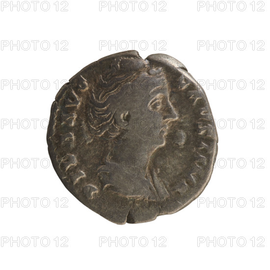 Denarius, Antoninus Pius (86–161; Roman emperor 138–161); Faustina the Elder (98–141; Roman empress 138–141). Obverse: DIVA AVG FAVSTINA — bust of the empress turned right, draped, hair in a bun on top of the head; pearl border. Reverse: AETERNITA — Venus stands turned right, lifting her veil with her right hand and holding a scepter in her left; pearl border. Imperial busts; Venus (mythology); Faustina the Elder — iconography; Venus lifting her veil — iconographic. Date: 141–161. Roman Empire (27 BC–476), Rome. Coin; weight 2.88 g; axis 180°.