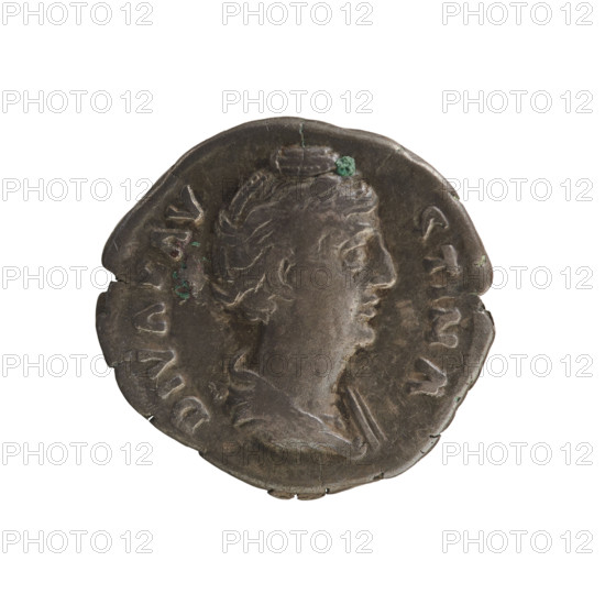 Denarius, Antoninus Pius (86–161; Roman emperor 138–161), Faustina the Elder (98–141; Roman empress 138–141). Obverse: DIVA FAVSTINA — bust of the empress right, draped, hair in a top bun. Reverse: AETERNITAS — Fortuna standing left, holding a globe in her right hand and a rudder in her left (pearl border). After 141, Roman Empire (27 BC–476), Rome; coin; weight 2.82 g; axis 180°.