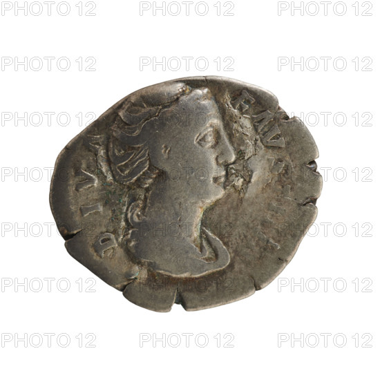 Denarius, after 141 (Rome, Roman Empire). Obverse: DIVA FAVST — bust of Faustina the Elder (98–141; Roman empress 138–141), turned right, draped, hair in a bun. Reverse: AETERN — Providentia standing left, holding a sphere in her right hand, supporting a veil floating around her head. Pearl border. Imperial busts; iconography: Providentia (personification), sphere (attribute). Coin; weight 2.90 g; axis 180°. Maker: Antoninus Pius (86–161; Roman emperor 138–161).