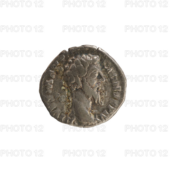 Denarius, Commodus (161–192; Roman emperor 177–192). Posthumous issue honoring Marcus Aurelius (121–180; Roman emperor 161–180). Obverse: DIVVS M ANTINVS PIVS — head of Marcus Aurelius, pearled border. Reverse: CONATIO — eagle standing facing right with head turned left on an altar decorated with a garland, pearled border. Circa 180 CE, Roman Empire. Coin; weight 2.78 g; axis 180°.