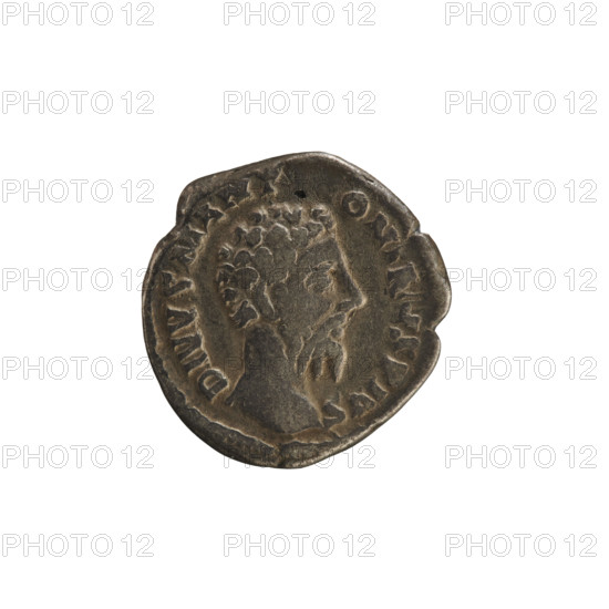 Denarius of Commodus (posthumous issue of Marcus Aurelius), Roman Empire, 180. Obverse: Head of Marcus Aurelius, pearled border, inscription 'DIVVS M ANT ONINVS PIVS'. Reverse: Eagle standing, turned right with head to left, on lightning bolt, pearled border, inscription 'CON, ATIO'. Silver coin, weight 2.83 g, axis 180°.