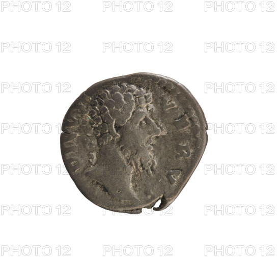 denarius, Marcus Aurelius (121–180; Roman emperor 161–180), Lucius Verus (130–169; Roman emperor 161–169), posthumous issue; busts of Lucius Verus and Marcus Aurelius; eagle; iconography: Emperor's head on the right, pearled border; reverse: eagle stands facing right with its head turned backward, pearled border; inscription: 'ADV. DIVVS VERVS' (or similar legend); after 169; Roman Empire (27 BC–476), Rome; coin; weight 3.05 g