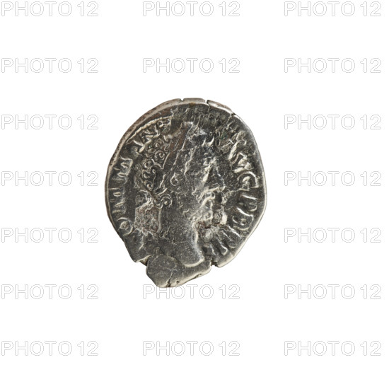 Denarius of Commodus (reign 177–192 CE). Obverse: laureate, right-facing bust of the emperor; legend 'COMM ANT AVG P BRIT'. Reverse: Roma seated facing left, holding Victory in her right hand and a cornucopia in her left; inscription 'PM TR P X IMP VII COS IIII PP' with 'ROM' below. Pearl borders. Silver coin, weight 3.51 g, dated 184–185 CE, Roman Empire.