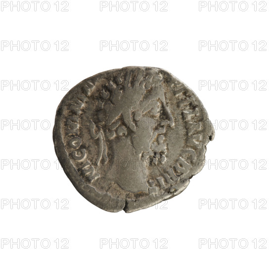 Denarius of Commodus (reign 177–192 CE). Obverse: bust of the emperor right, laureate; legend 'M COMM A P FEL AVG BRIT' (pearl border). Reverse: emperor in toga standing left, holding a branch in his right hand and a scepter diagonally in his left; legend 'PATER SENAT PMT, III COS V PP' (pearl border). Roman Empire, 186–187 CE. Silver coin, weight 2.41 g.
