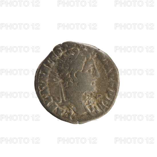 Denarius of Commodus (161–192; Roman emperor 177–192). Obverse: Emperor's bust right, wearing a laurel wreath; pearled border; inscription 'L AEL AVREL COM M AVG P FEL'. Reverse: Victoria striding left holding a wreath in her right hand and a palm in her left; a star in the left field; pearled border; inscription 'PM TR P XV II IMP VIII COS VII PP'. Roman Empire, AD 192. Silver coin, weight 2.52 g, axis 180°.