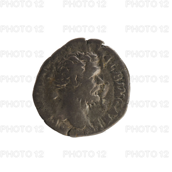 Denarius, Clodius Albinus (ca. 150–197; Roman emperor 193–197), issuer; imperial busts; Roma (mythology); sceptre and palladium attributes; iconography of Clodius Albinus. Obv.: DC ALBIN CAES — Head of Albinus right, pearled border. Rev.: ROMAE AETERNAE — Roma wearing a helmet, seated on a shield facing left, holding a palladium in her raised right hand and a scepter in her left, pearled border. Date: 193–195. Roman Empire (27 BC–476). Rome. Coin; weight 3.25 g; axis 180°.