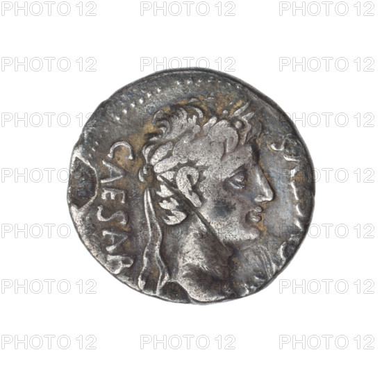 denarius subaeratus, Octavian Augustus (63 BC–14; Roman emperor 27 BC–14), comet; iconography: busts, imperial busts. Obv. CAESAR / AVGVSTVS — Head of Augustus in a laurel wreath at right. Pearl border. Rev. DIVVS - IVLIV — Comet with eight rays. Pearl border. ca. 19–18 BC, Roman Empire (27 BC–476). Coin; weight 2.66 g; axis 180 degrees.