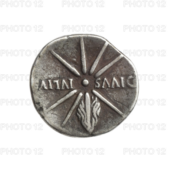 Denarius of Octavian Augustus (63 BC–14 AD), ca. 19–18 BC. Silver coin; weight 2.92 g; axis 180°. Obverse: legend 'CAESAR / TVS', head of Augustus in a laurel wreath at right, pearl border. Reverse: legend 'DIVVS - IVLIV', comet with eight rays, pearl border. Roman Empire; iconography: imperial bust, comet.