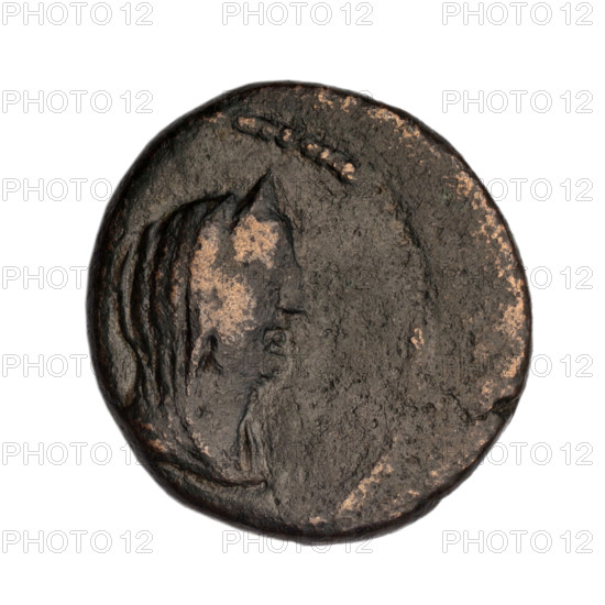 Bronze coin, end 1st century BC, Cimmerian Bosporus, Phanagoria. Obverse: head of a woman in a diadem and veil (Aphrodite Urania?) facing right, pearl-like rim; Reverse: prora (ship prow) facing left, inscription above in two rows, three dots below, letter H on the right, pearl-like rim. Iconography: head of a woman/Aphrodite (bust), Aphrodite Urania, ships. Weight 6.35 g; diameter ~19.3 mm × 18.9 mm.