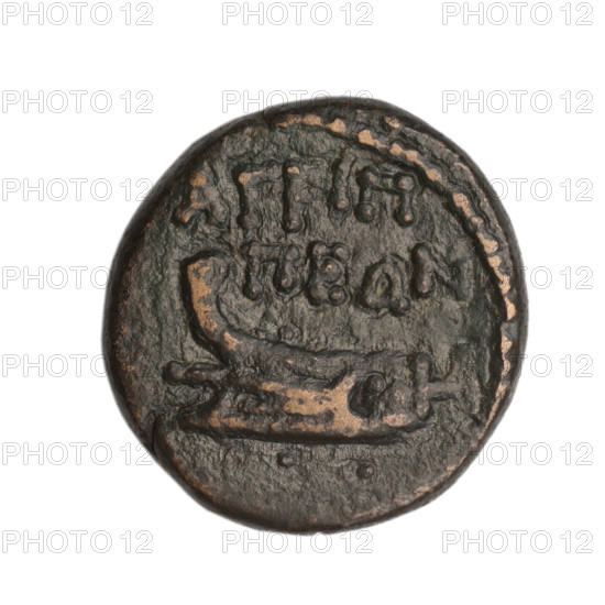 Bronze coin, end 1st century BC, Cimmerian Bosporus, Phanagoria. Obverse: head of a woman in a diadem and veil (possibly Aphrodite Urania) facing right, pearl-like rim. Reverse: prora (ship prow) facing left, inscription above in two rows, three dots below, letter H on the right, pearl-like rim. Iconography: head of a woman, Aphrodite / Aphrodite Urania, ships/vessels, prora. Weight 6.35 g; dimensions 19.3 mm × 18.9 mm. Maker: Terlecki, Ignacy (1860–1916) mentioned.